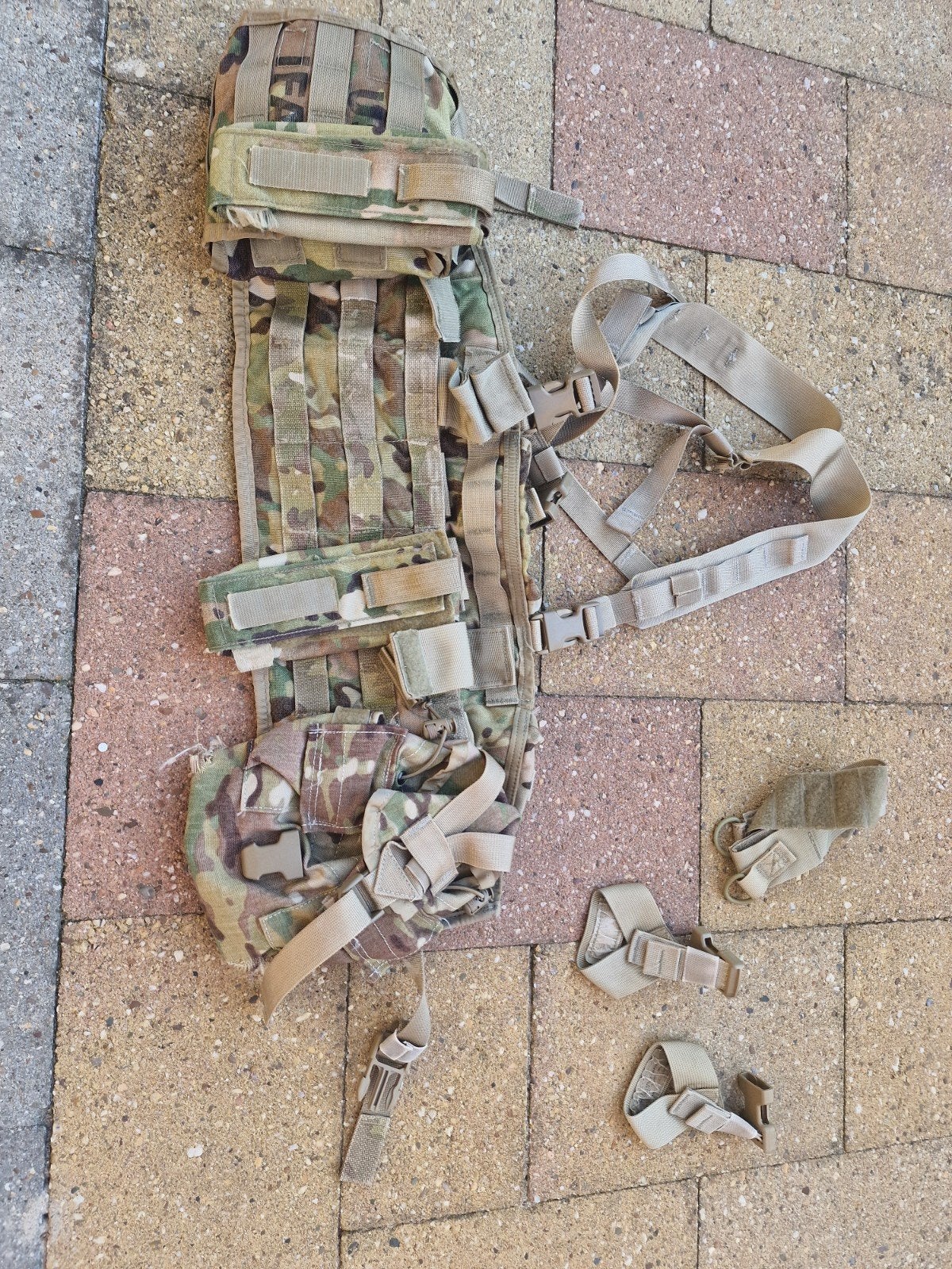 US Army Chestrig met pouches (IFAK, dumppouch, TQ houder), Ophalen of Verzenden, Landmacht, Amerika
