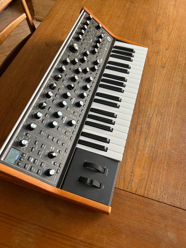 Moog Subsequent 37, Muziek en Instrumenten, Synthesizers, Nieuw, Overige aantallen, Met midi-aansluiting, Ophalen