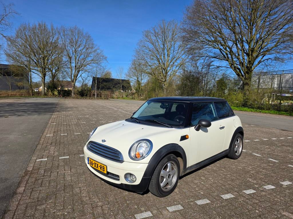 Mini 1.4 16V ONE 2007 Wit, Auto's, Voorwielaandrijving, Zwart, 4 stoelen, Origineel Nederlands