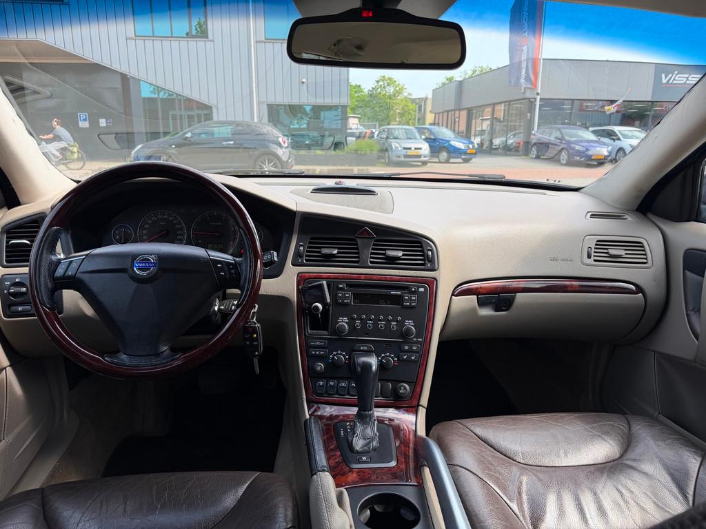 Volvo XC70 2.4 D5 Aut/Leer/Cruise/ stoelverwarming/Terekhaak, Auto's, Volvo, 1694 kg, 197 €/maand, Bruin, XC70