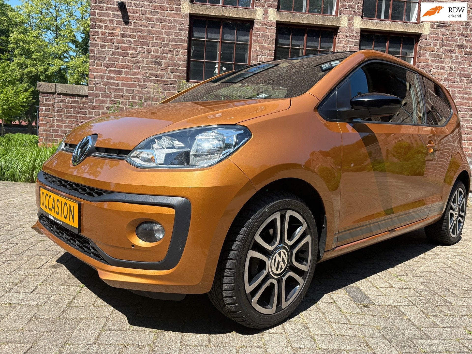 Volkswagen Up! 1.0 BMT take up! Special Edition Leer,Airco e, Auto's, Volkswagen, Voorwielaandrijving, Gebruikt, Bruin, 23 km/l
