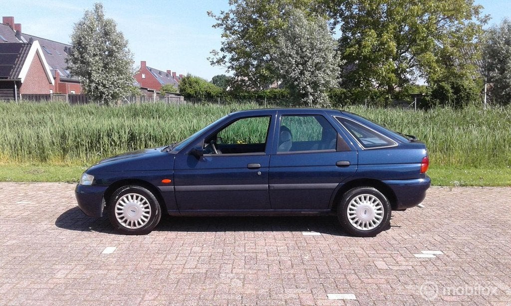 Ford Escort 1.6 Studio CTX automaat, Auto's, Ford, Escort, 450 kg, Gebruikt, 4 cilinders