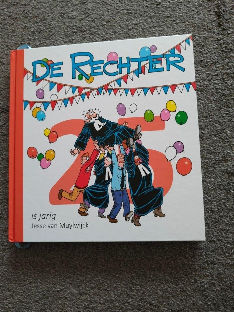 De Rechter is Jarig - Jubileumboek Jesse van Muylwijck, Eén stripboek, Ophalen of Verzenden, Zo goed als nieuw, Jesse van Muylwijck