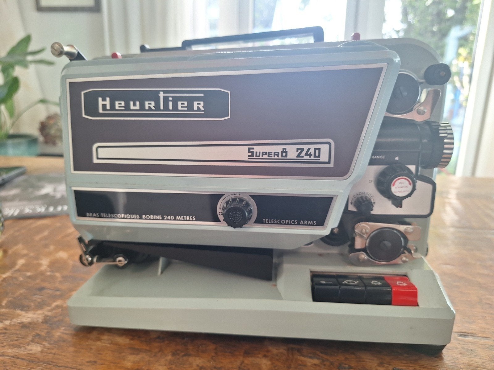 Heurtier Super 8 240 Filmprojector - Vintage, Ophalen of Verzenden, Gebruikt, Met scherm