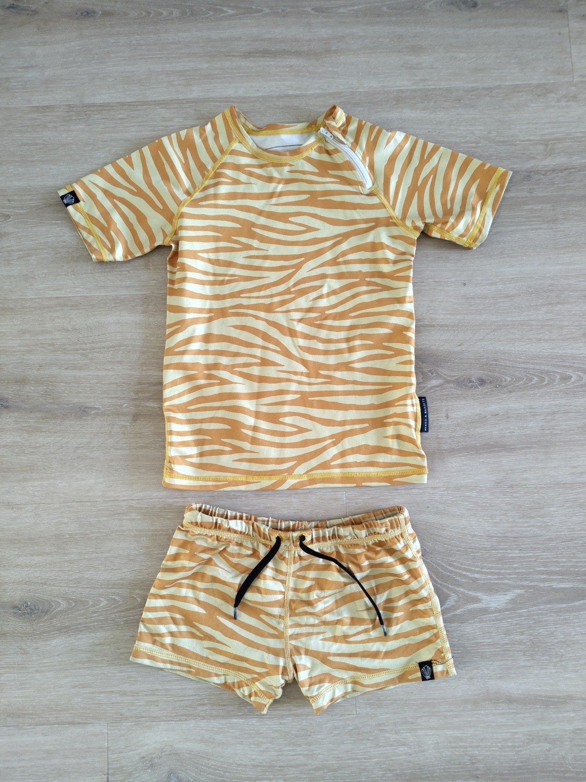 Beach & Bandits UPF50 zwemshirt + zwembroek 128/134 age 7-8, Kinderen en Baby's, Kinderkleding | Kinder-zwemkleding, UV-zwemkleding