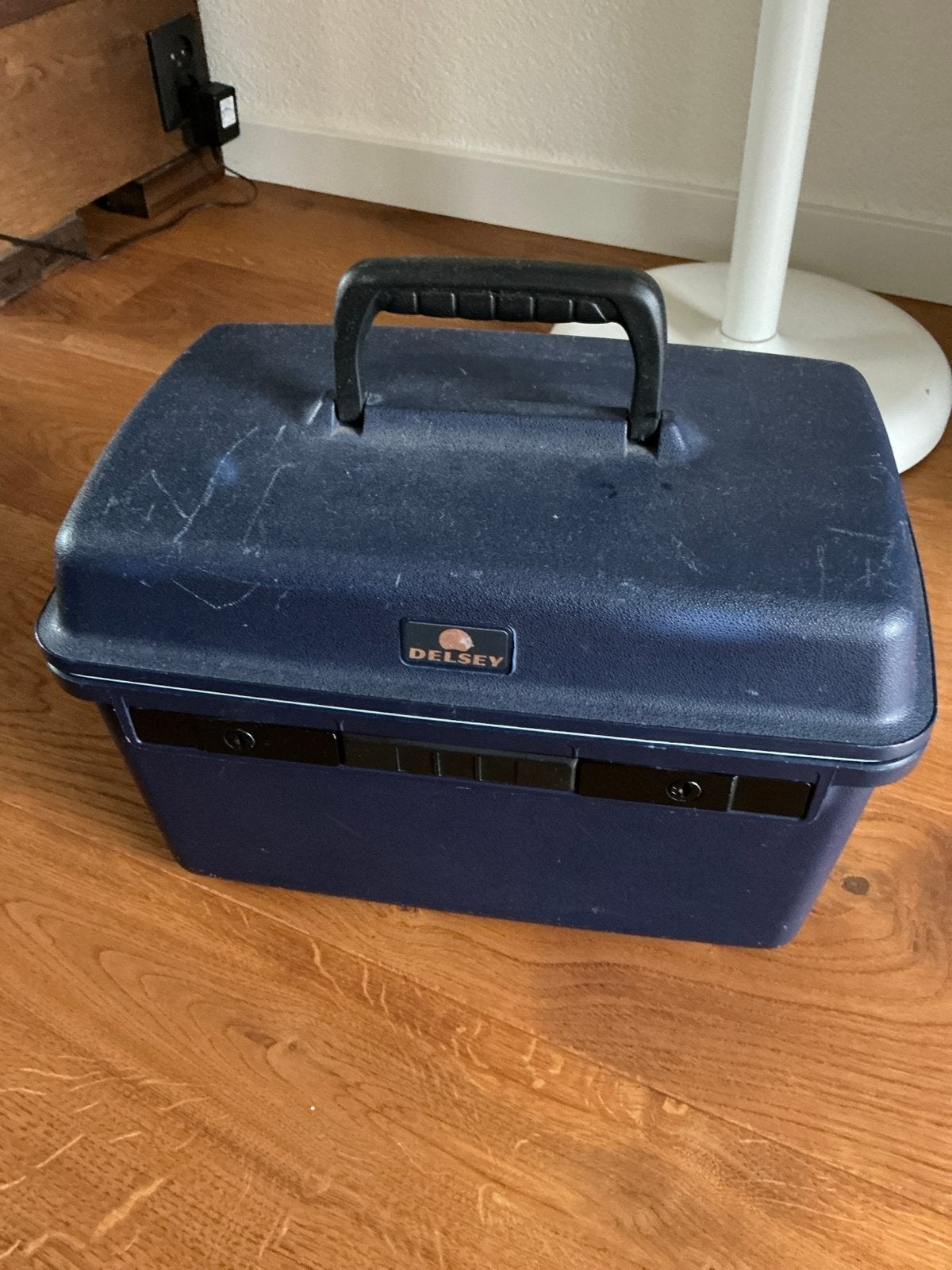 Delsey Beautycase - Donkerblauw met slot en spiegel, Ophalen, Gebruikt, Blauw, Met slot