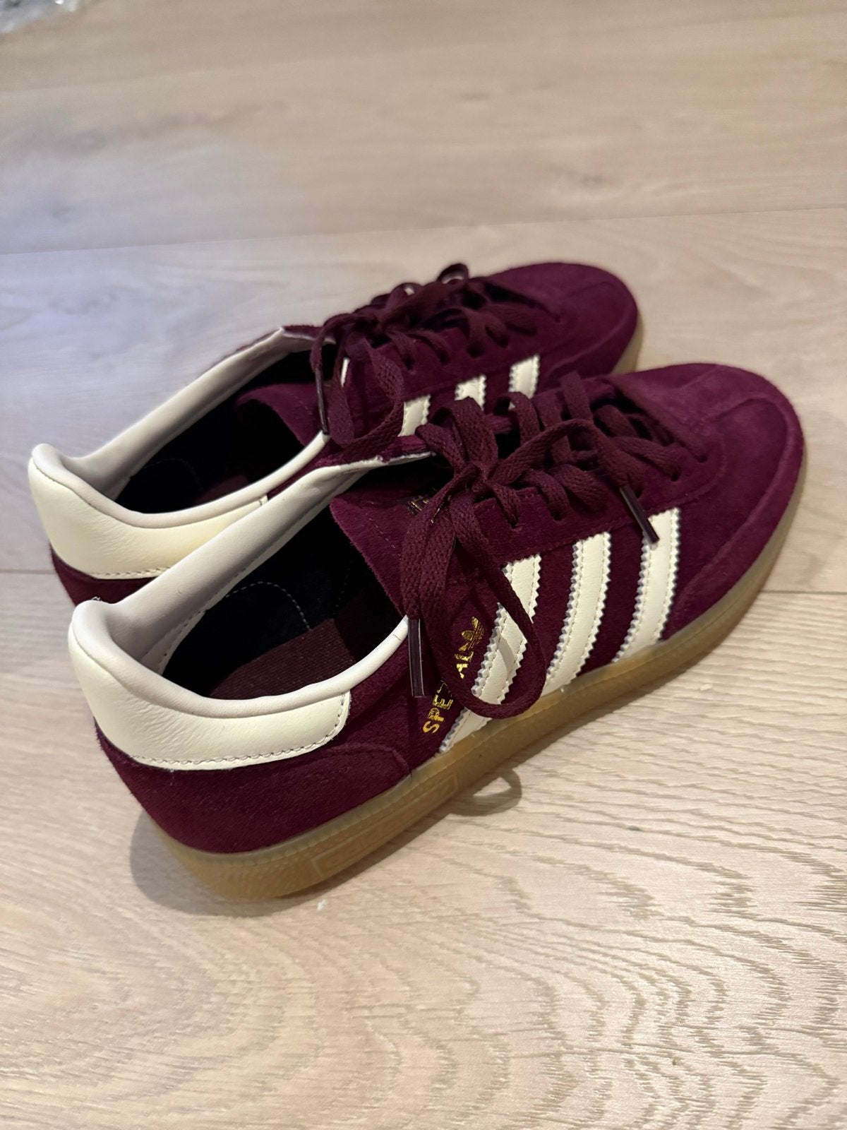 Adidas Spezial sneakers - Bordeauxrood - Maat 38 2/3, Kleding | Dames, Ophalen of Verzenden, Nieuw, Overige kleuren, Sneakers of Gympen