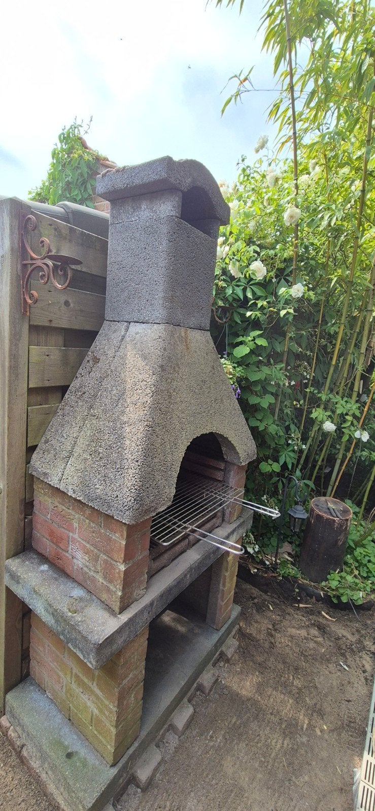 Robuuste stenen barbecue/buitenhaard - direct ophalen!, Tuin en Terras, Ophalen, Gebruikt