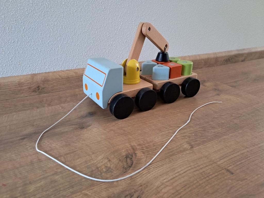 Houten trekauto met kraan en blokken (IKEA), Ophalen, Zo goed als nieuw, Duw- of Trekspeelgoed