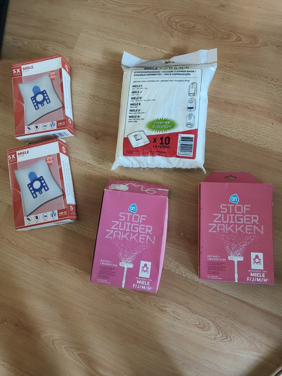 Miele stofzuigerzakken - Diverse types, Witgoed en Apparatuur, Stofzak, Inclusief accessoires, Ophalen of Verzenden, Zo goed als nieuw