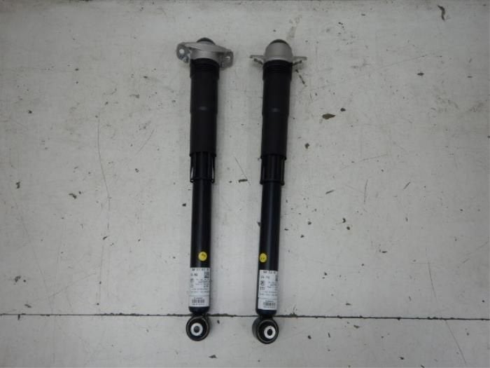 VW Golf 8 Schokdemper Schokbreker Set Achterzijde L+R, Ophalen of Verzenden, Gebruikt