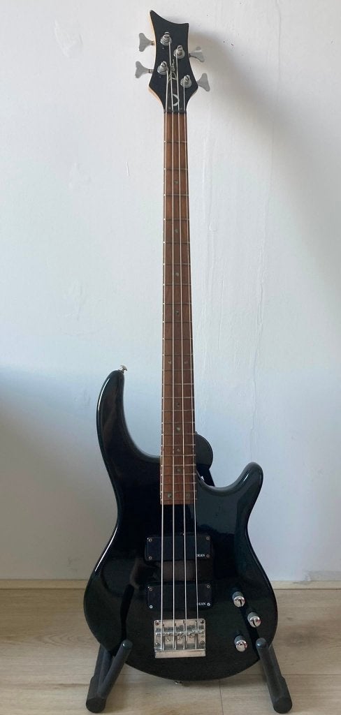 Dean Basguitar met Peaey versteker, Muziek en Instrumenten, Ophalen, Gebruikt, Elektrisch