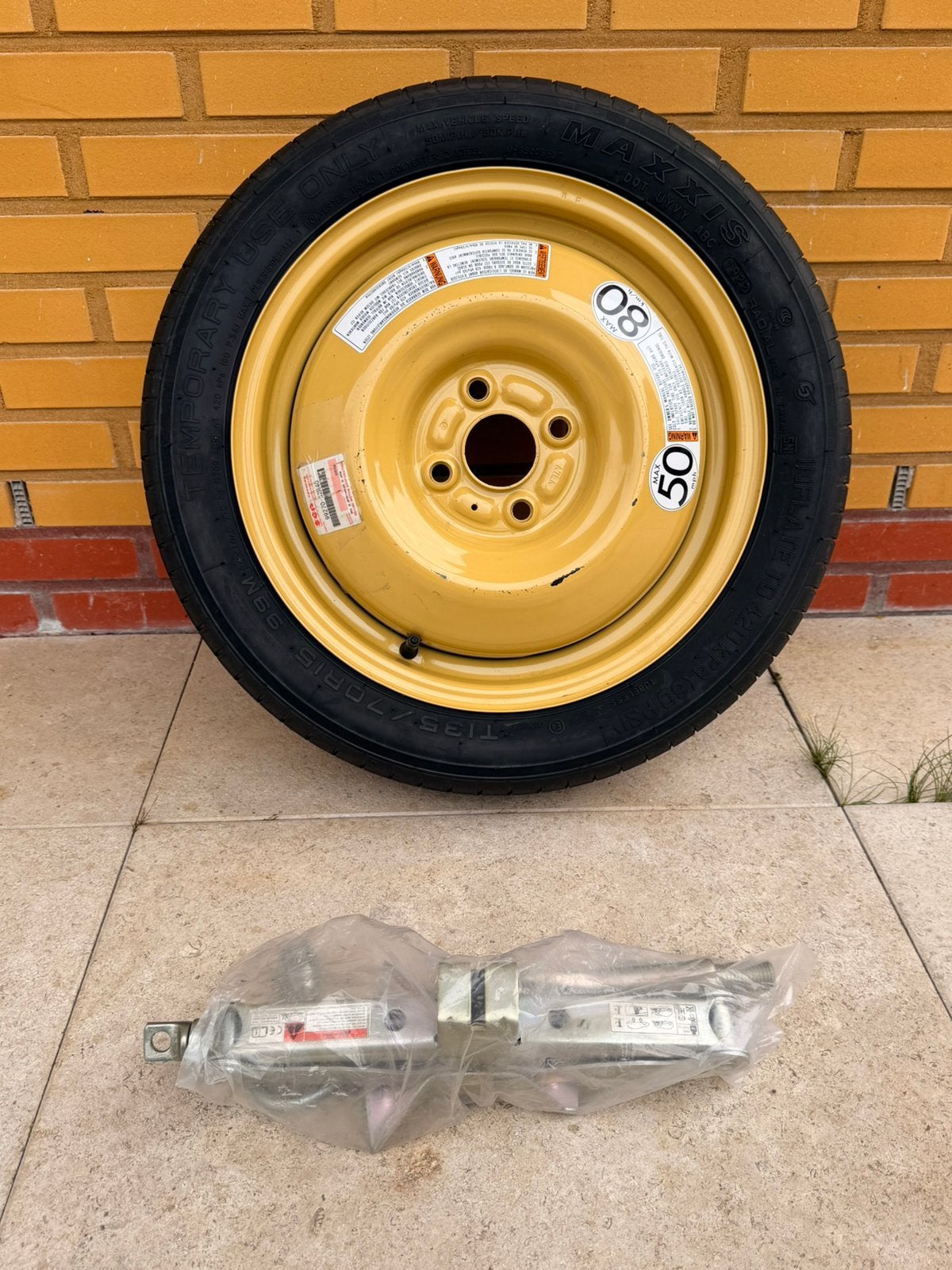 Nieuwe reserveband Suzuki Ignis / Swift + krik, Ophalen, Nieuw