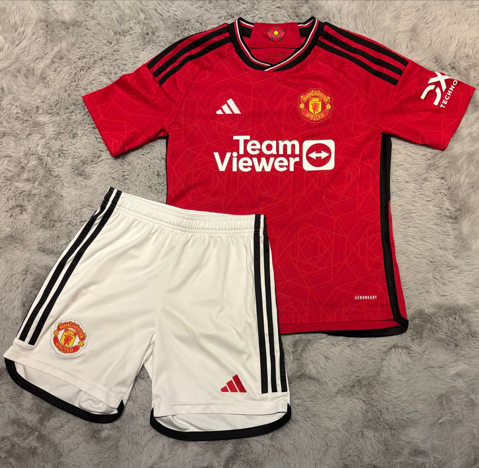 Manchester United thuisshirt en broekje (2021-2022), Maat XS of kleiner, Ophalen of Verzenden, Nieuw, Set