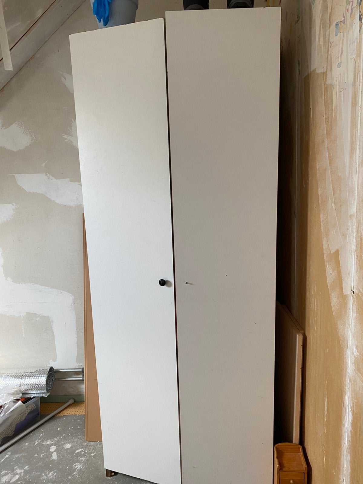 Hoge witte kast, Huis en Inrichting, Ophalen, Met deur(en), Gebruikt, 200 cm of meer