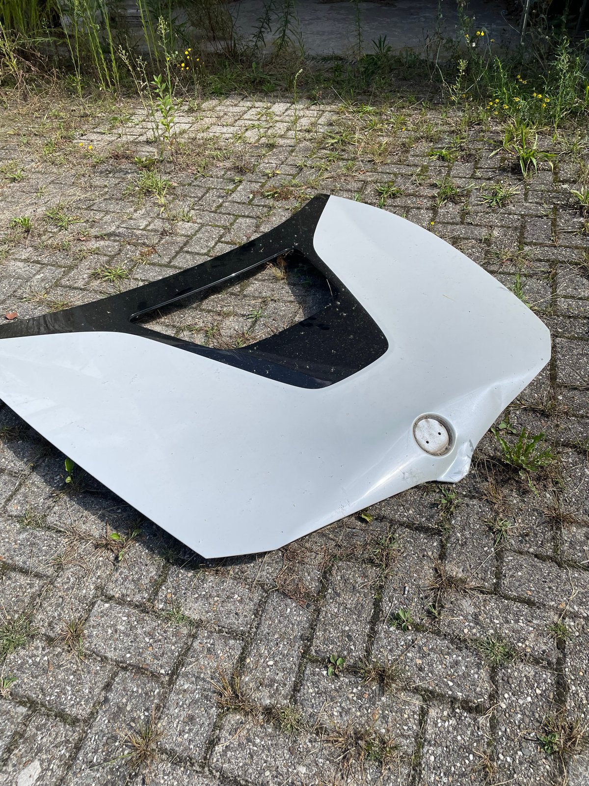 BMW i8 Bumper en Motorkap - lichte schade, Gebruikt, Voor, Ophalen of Verzenden, Bumper