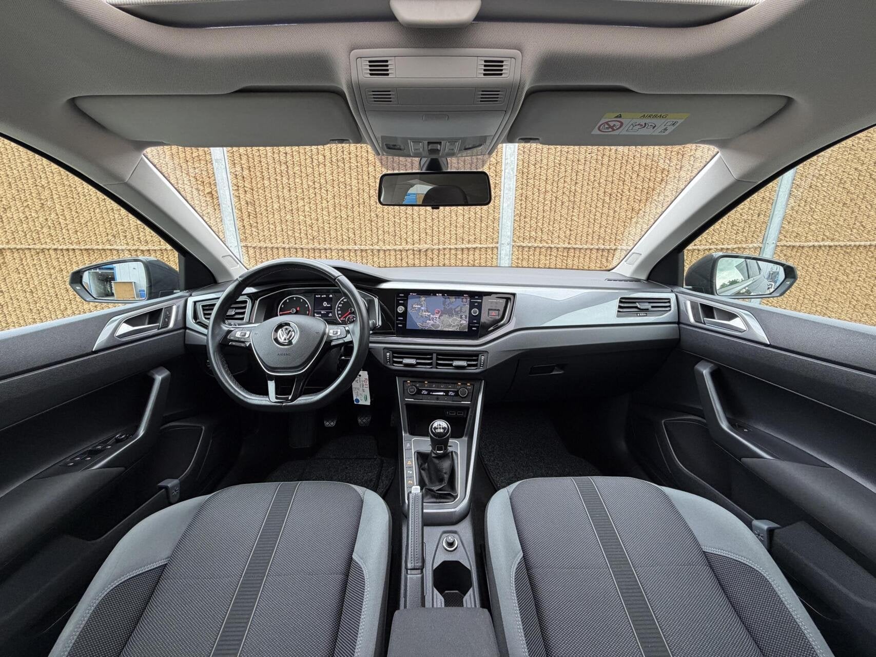 Volkswagen Polo 1.0 TSI Highline Business R Panoramadak | LE, Auto's, Voorwielaandrijving, Gebruikt, Euro 6, 95 pk