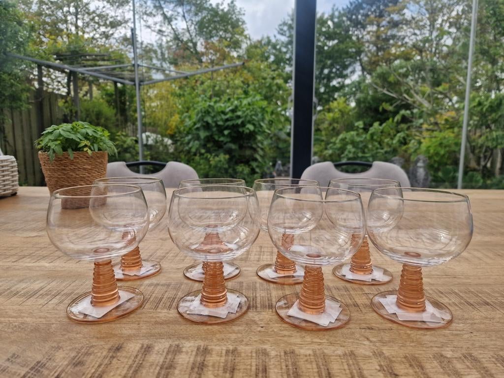 8 Nieuwe Wijn Glazen met Roze Voet, Ophalen, Glas of Glazen, Nieuw, Glas