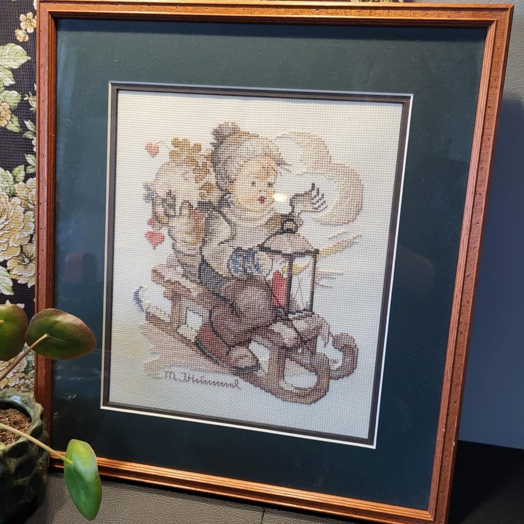 Hummel borduurwerk in lijst 35x39 cm., Hobby en Vrije tijd, Borduren en Borduurmachines, Gebruikt, Overige typen, Handborduren