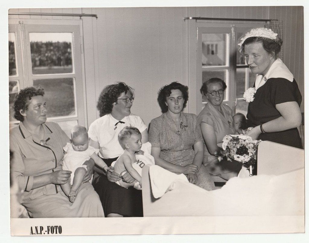 Persfoto Heijningen watersnood 1954 Juliana Pestalozzihuis, Gebruikt, Verzenden, Foto, 1940 tot 1960