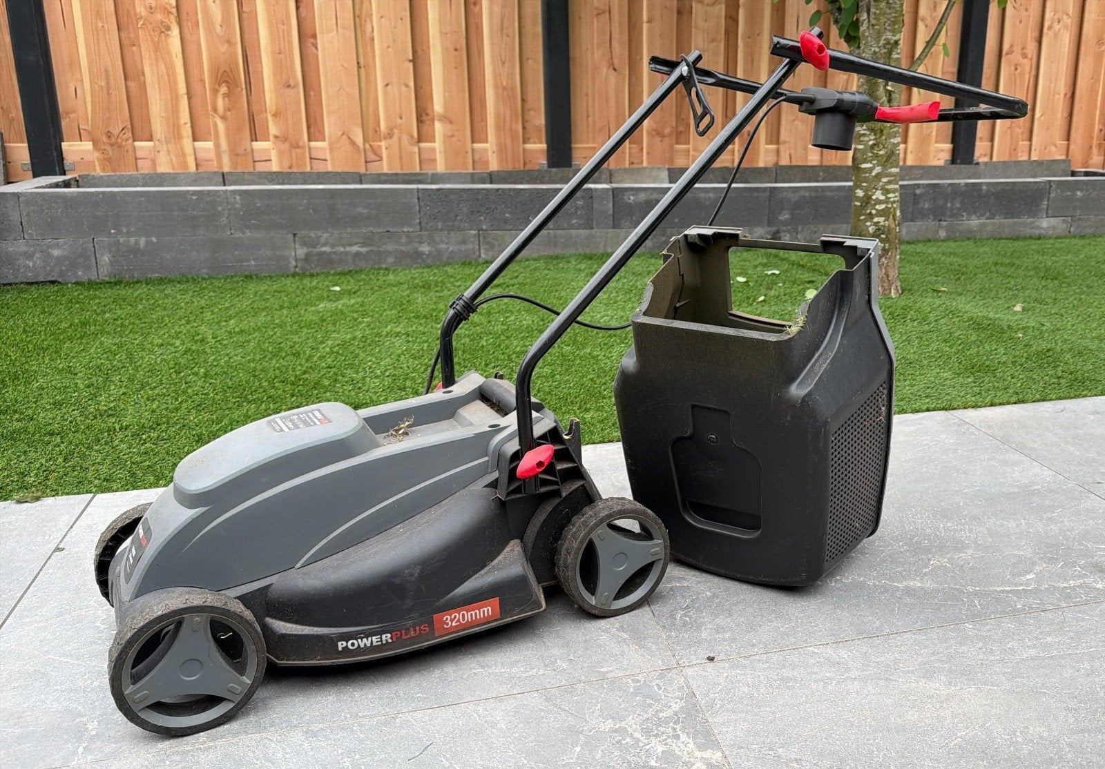 PowerPlus Elektrische Grasmaaier 320mm met Opvangbak, Ophalen, Cirkelmaaier, Gebruikt, Elektrische grasmaaier