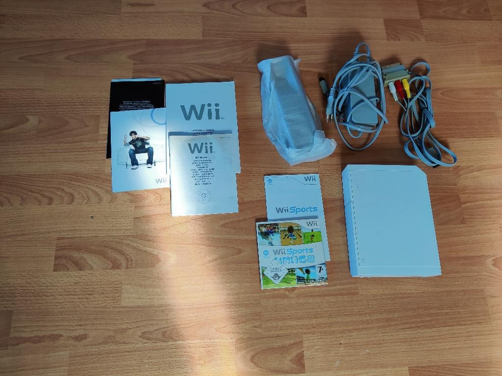 Witte WII + acc (Witte doos) 1-5, Ophalen of Verzenden, Zo goed als nieuw, Met 3 controllers of meer, Met games