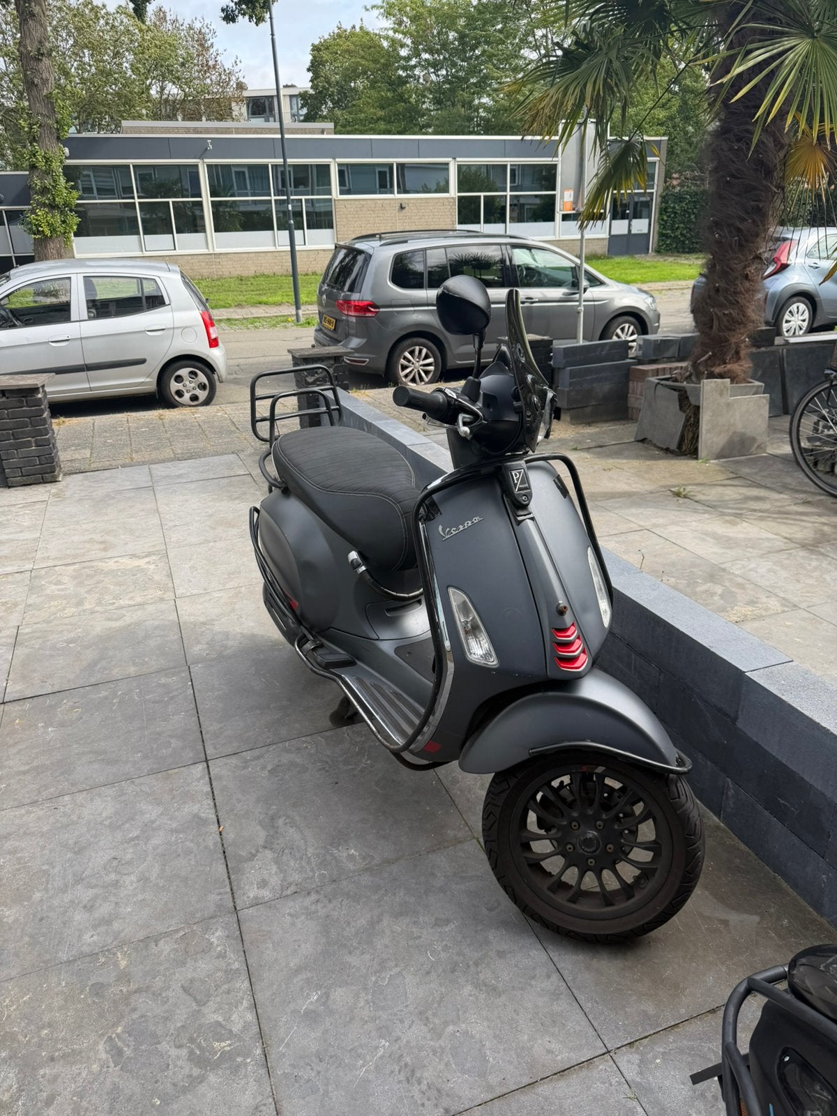 Vespa sprint schade SPOT PRIJS, Fietsen en Brommers, Ophalen, Zo goed als nieuw, Benzine