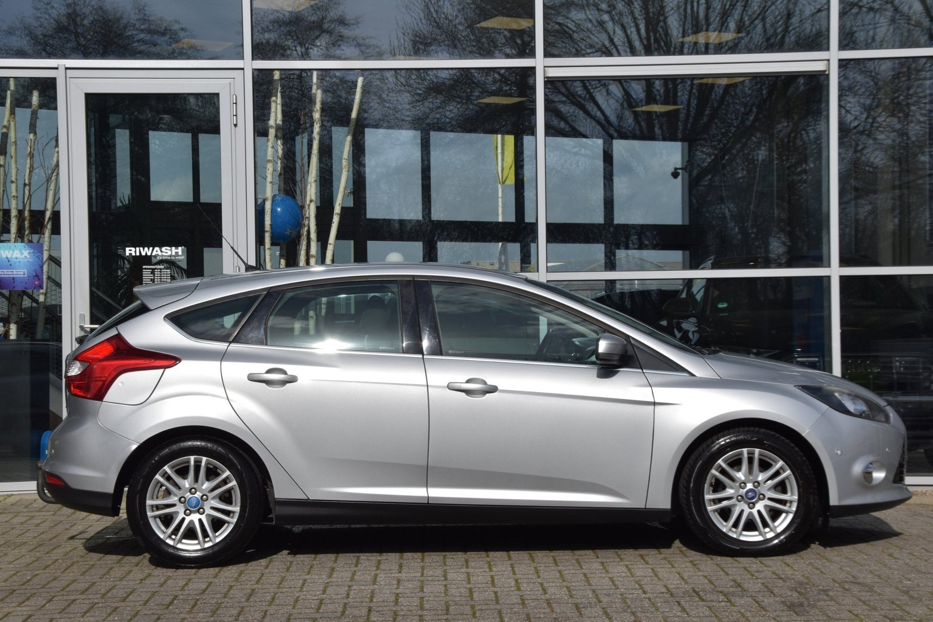 Ford Focus 1.0 EcoBoost Titanium Navi Cruise PDC Trekhaak De, Gebruikt, Zwart, 635 kg, Bedrijf
