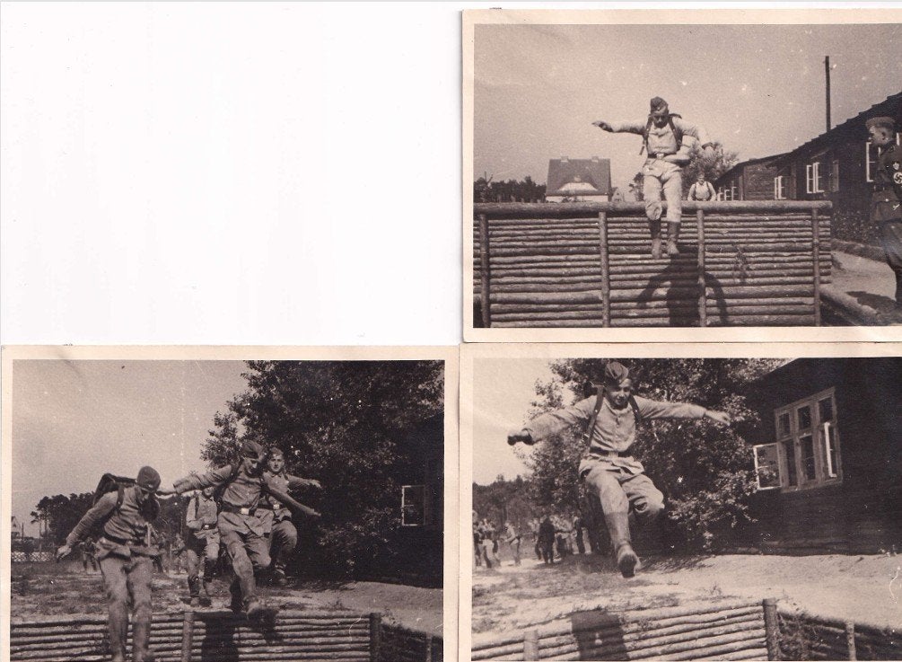 Originele WO2 Foto Kavel (3x) - Duitse Soldaten Hindernisban, Ophalen of Verzenden, Nederland, Foto of Poster