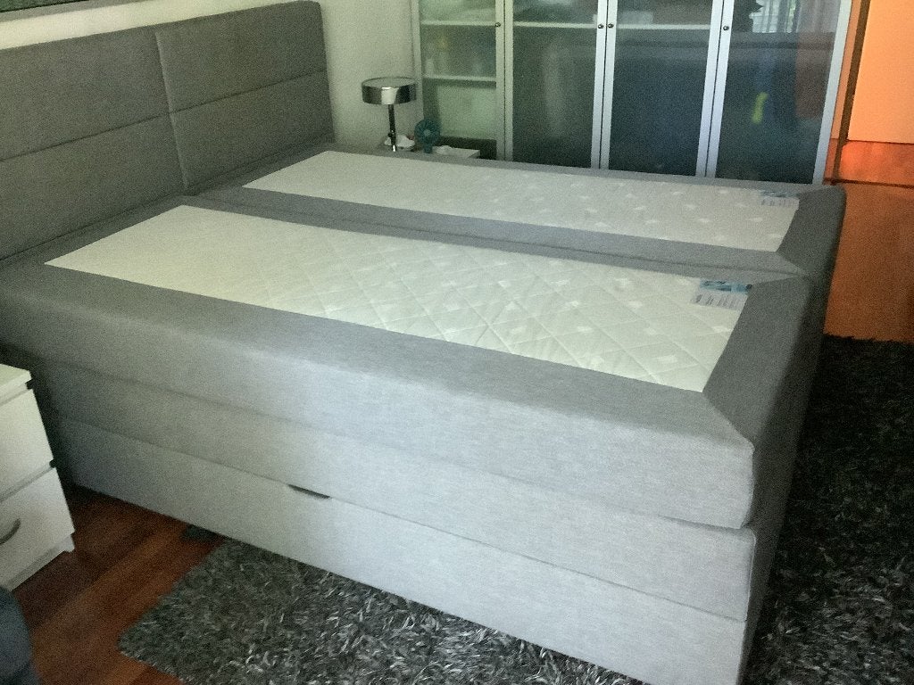 GRATIS OPHALEN  2X Éénpersoons matrassen, Antiek en Kunst, Antiek | Meubels | Stoelen en Banken, Ophalen