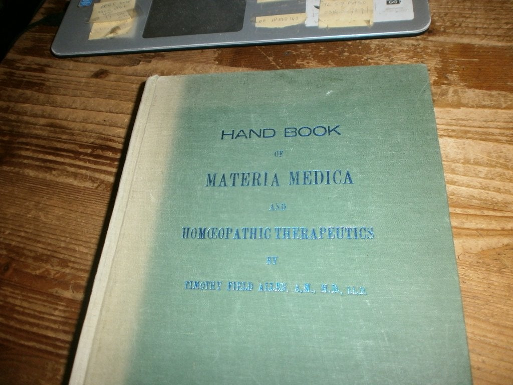 materia medica homoeopathic therapeutics gelimiteerde oplage, Boeken, Ophalen of Verzenden, Gelezen, Overige onderwerpen, Achtergrond en Informatie