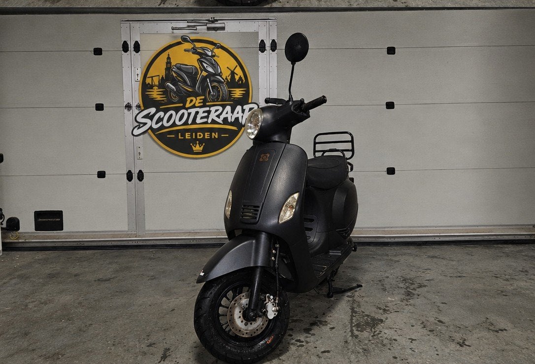 AGM VX50 Scooter - Mat satijn grijs- Weinig kilometers, Ophalen of Verzenden, Zo goed als nieuw, Benzine, Overige merken