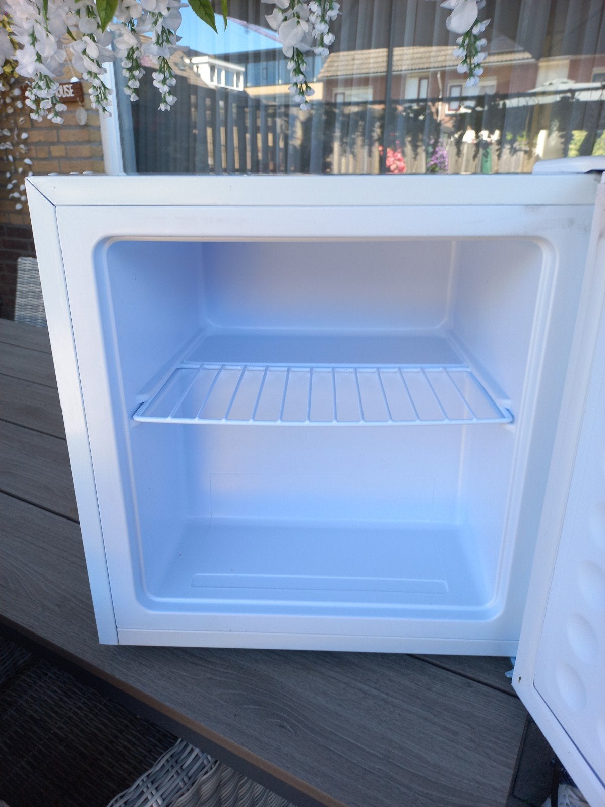 Compacte ARO MZ46WE Vriezer - Ideaal voor kleine ruimtes, Ophalen, Met vriesvak, Minder dan 45 cm, Minder dan 85 cm