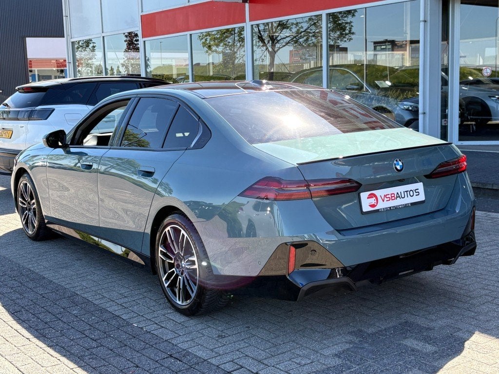 Bmw 5-SERIE 520I AUT. M SPORTPAKKET PRO PANO-DAK LEER HEAD-U, Auto's, BMW, Automaat, 1998 cc, Gebruikt, Huisgarantie
