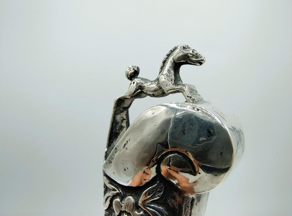 Handspiegel met zilveren omlijsting en 18e eeuws mesheft, Antiek en Kunst, Verzenden, Zilver