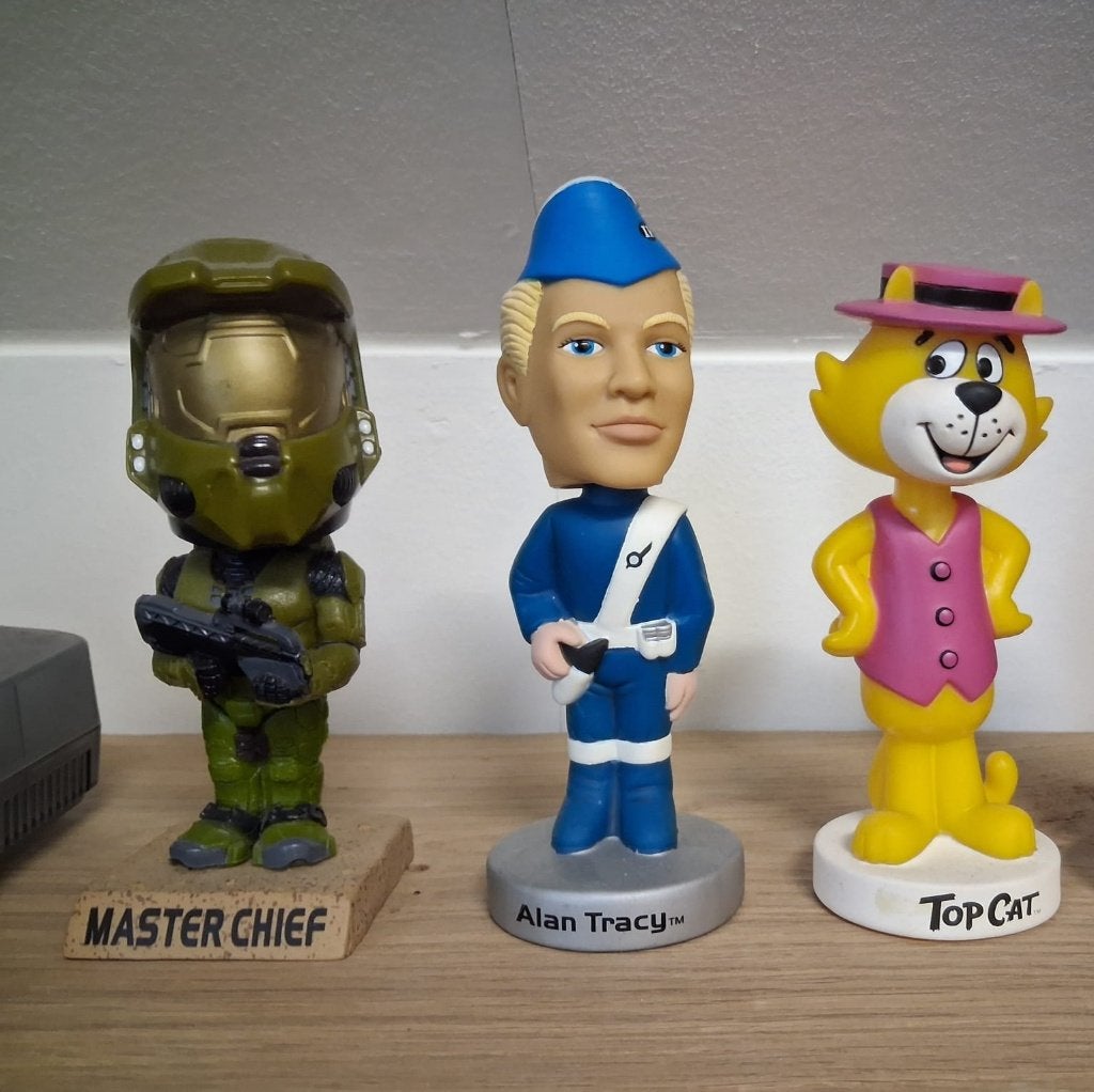 Diverse game- en filmmerchandise, Verzenden, Zo goed als nieuw, Tv, Beeldje, Replica of Model