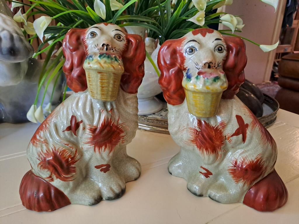 Hoerenhondjes of kasthondjes porselein., Ophalen of Verzenden, Zo goed als nieuw, Dier