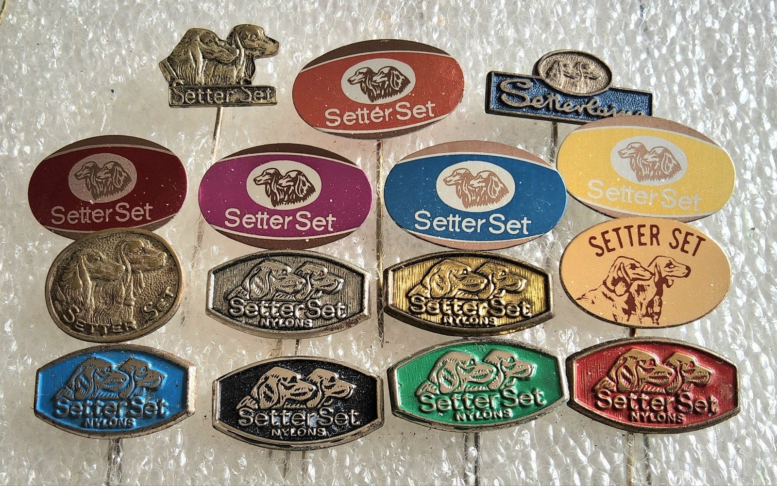 15 Speldjes Setter Set Nylons - Vintage Collectie, Verzamelen, Ophalen of Verzenden, Gebruikt, Dier of Natuur, Speldje of Pin
