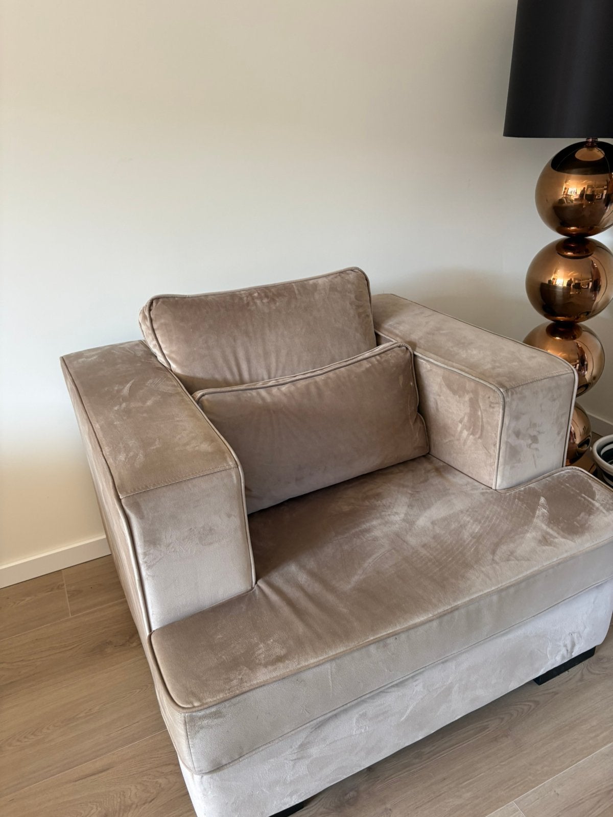 Luxe velvet fauteuil champagne/beige comfortabel en stijlvol, Ophalen, 75 tot 100 cm, Zo goed als nieuw, 100 tot 125 cm