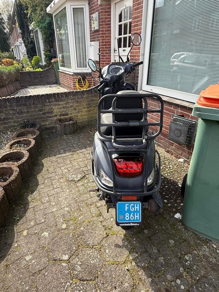 Senzo scooter met schade aan voorkap, Fietsen en Brommers, Scooters | Overige merken, Verzenden, Gebruikt, Benzine