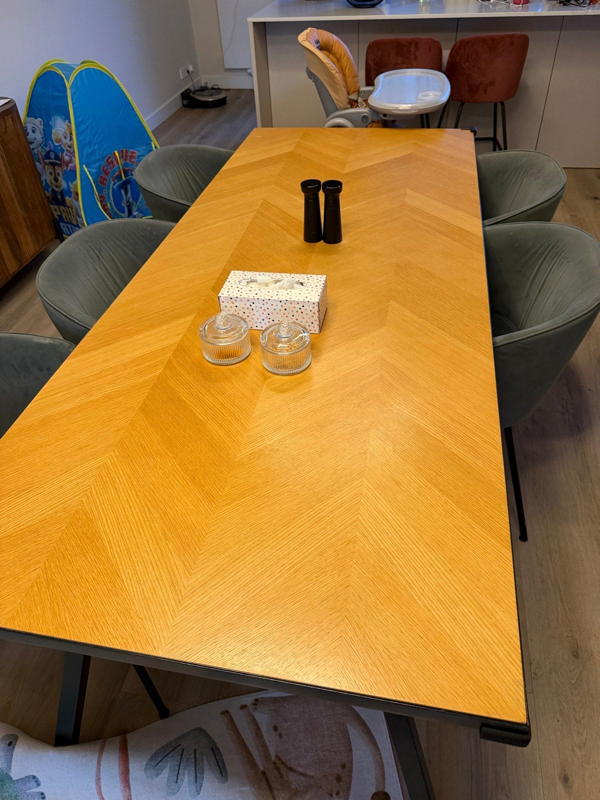 Moderne eettafel met visgraatpatroon, Ophalen, 50 tot 100 cm, Zo goed als nieuw, 150 tot 200 cm