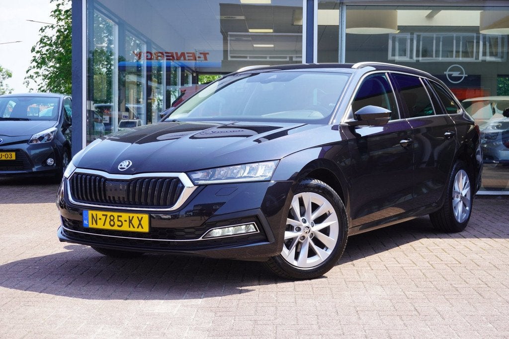 Skoda Octavia Combi 1.0 e-TSI Business Edition Plus Automaat, Auto's, Skoda, Stof, Gebruikt, Hybride Elektrisch/Benzine, 3 cilinders