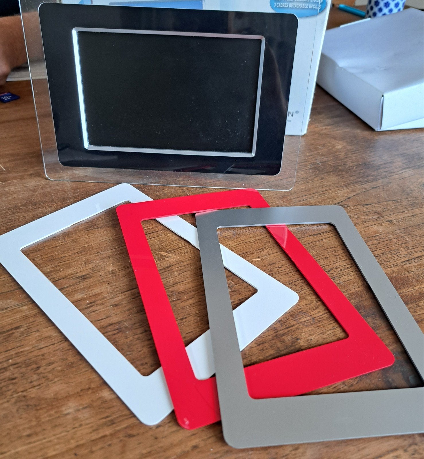 digitale fotolijst met 3 extra kleuren frames, Ophalen, Zo goed als nieuw