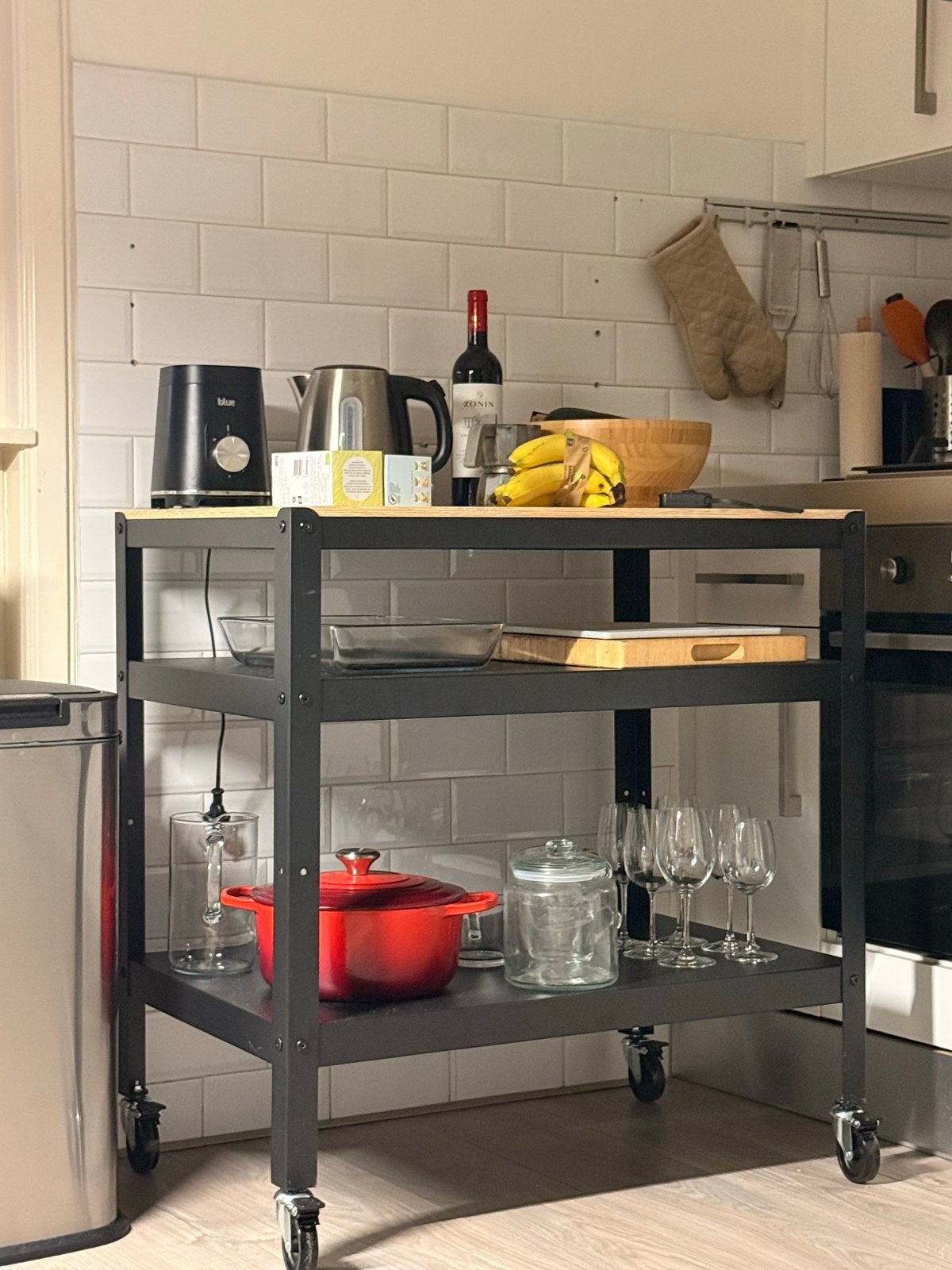 BROR Roltafel - Zwart/grenen triplex, 85x55 cm, Huis en Inrichting, Tafels | Bijzettafels, Ophalen of Verzenden, Zo goed als nieuw
