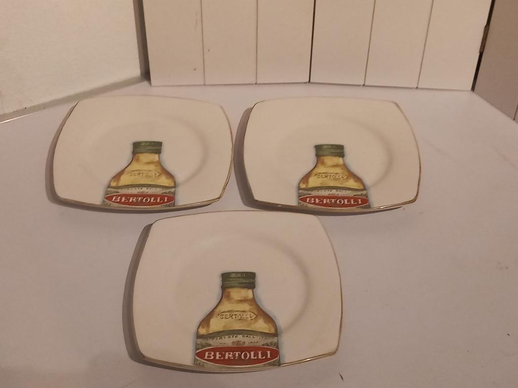 Jet Specials borden Bertolli 9 x, Keramiek, Ophalen of Verzenden, Zo goed als nieuw, Bord(en)