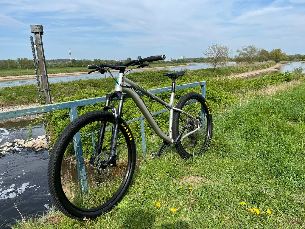 Foto 9 van Kona Honzo XL 2022 Mountainbike - Zo goed als nieuw
