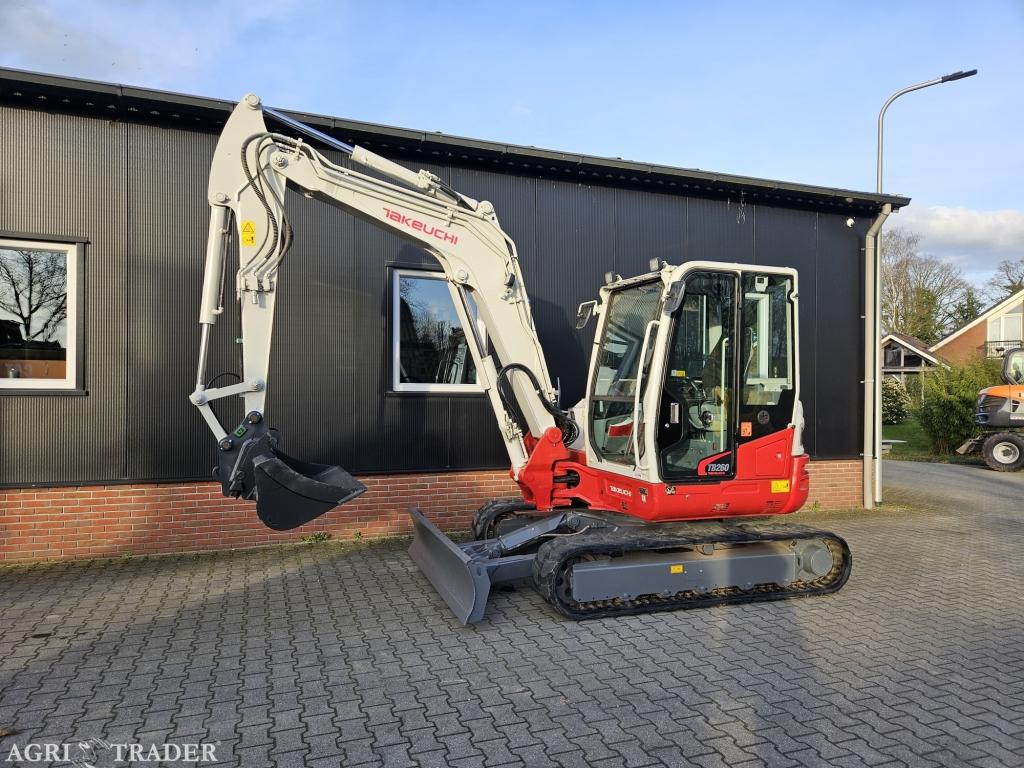 Takeuchi TB260 stage V, Zakelijke goederen, Machines en Bouw | Kranen en Graafmachines, Graafmachine