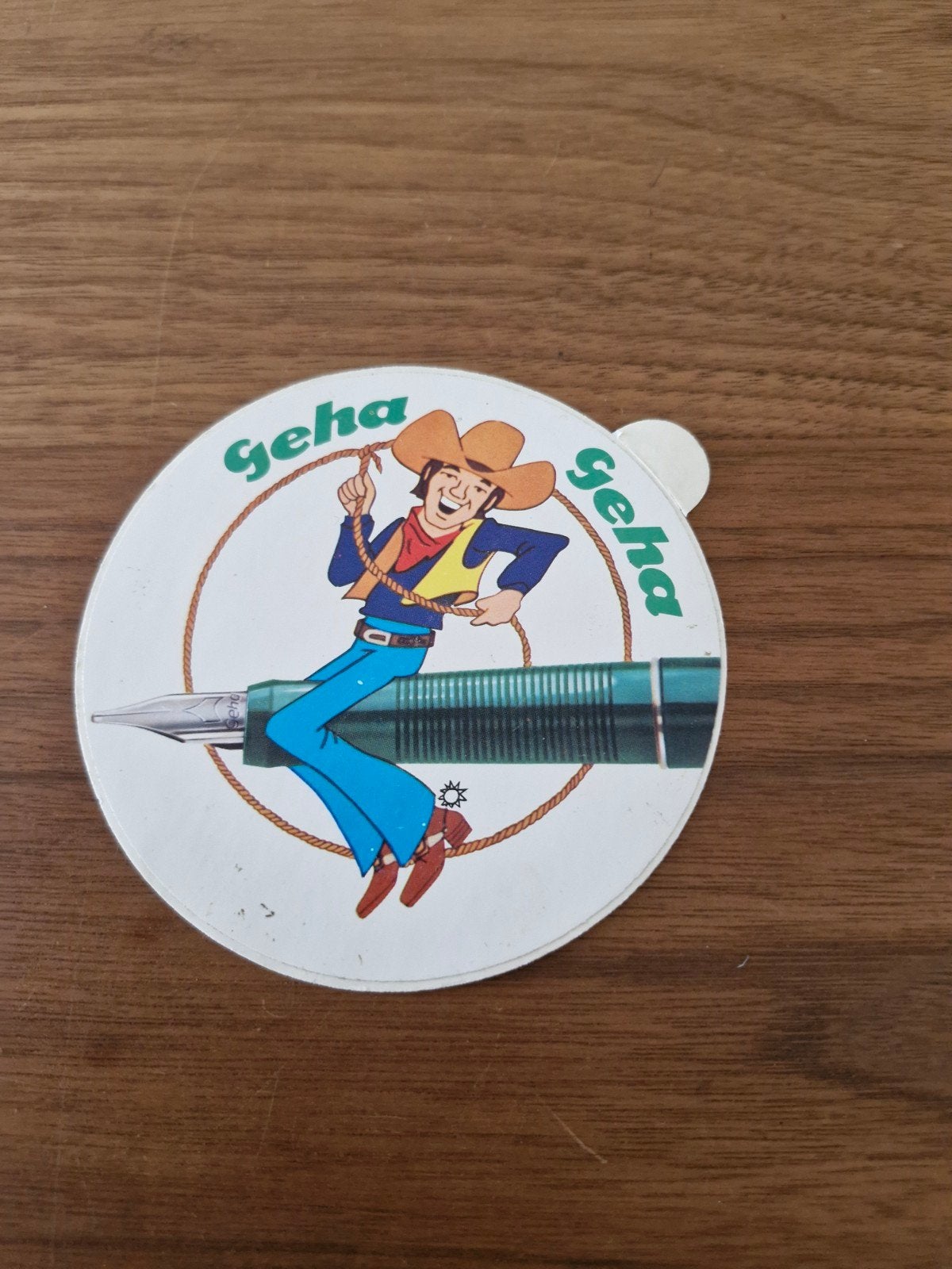 11164 Vintage Geha sticker met cowboy en vulpen, Ophalen of Verzenden, Gebruikt, Merk