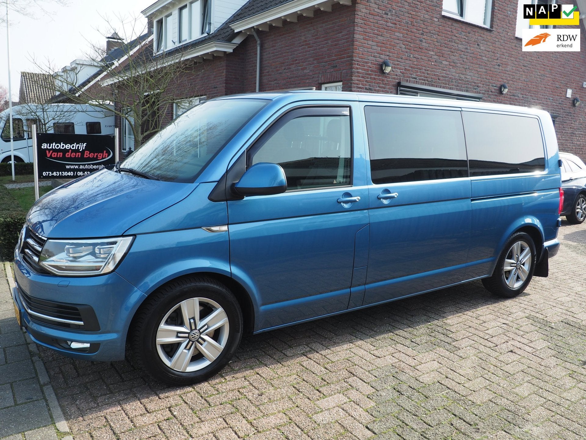 Volkswagen Transporter 2.0 TDI L2H1 DC Highline, Auto's, Gebruikt, 4 cilinders, Bedrijf, Diesel
