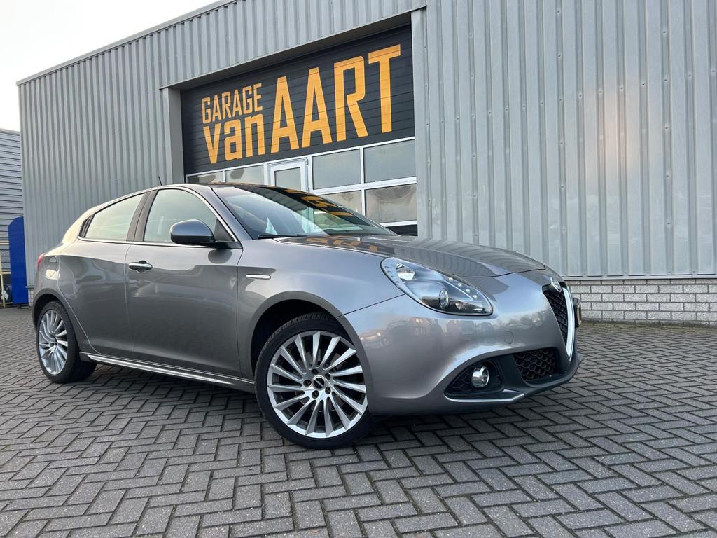 Alfa Romeo Giulietta 1.4 Turbo MultiAir Super | LEER | NAVI, Euro 6, 4 cilinders, Startonderbreker, Zilver of Grijs